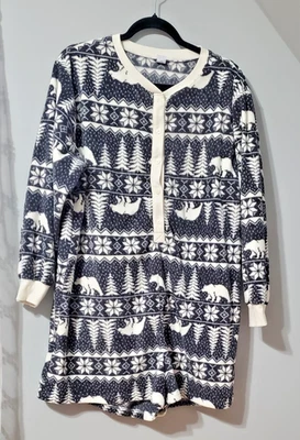 Old Navy Women’s One-Piece Romper Shorts Winter, Snowflake Trees Bears PJs Sz XL - Image 1 of 4