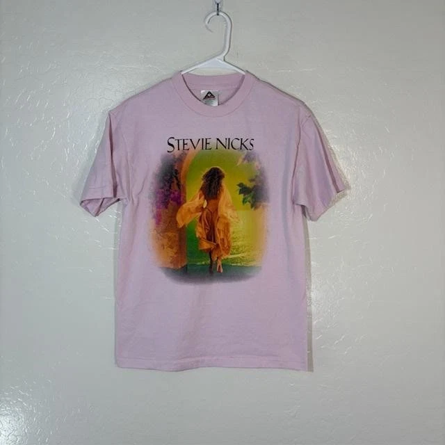 Camisa vintage Stevie Nicks para mujer rosa mediana Trouble in Shangri-La Rock Foto 1 de 4