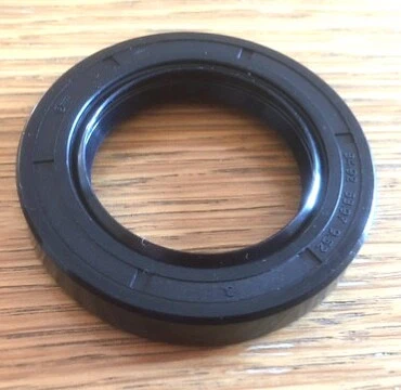 TRIUMPH SPITFIRE 1500 timing cover to crankshaft seal UKC 1110 - Image 1 of 2