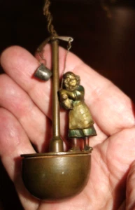 Antico pulsante interruttore a campana austriaco in bronzo dipinto a freddo. - Foto 1 di 17