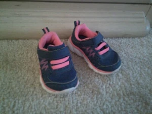 Garanimals Toddler Girls Size 4 Sneakers - Picture 1 of 3