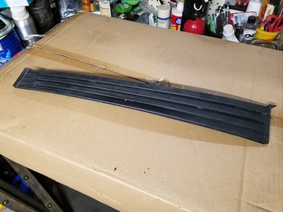 BMW 635CSi (E24) 1986 cubierta exterior pilar B lado izquierdo del conductor Foto 1 de 4