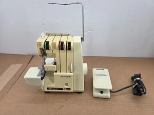 Vintage Singer Ultralock 14U32 3-Faden Nähmaschine mit Pedal, getestet, funktioniert - Bild 1 von 15