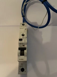 Eaton MR30 Typ A Rcbo POD montiert auf B20A Mcb. - Bild 1 von 2