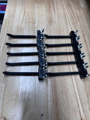 Ganchos grandes de pared de garaje Rubbermaid FastTrack 10 piezas Foto 1 de 3