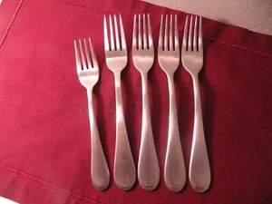 Oneida Icarus Satin Stainless Steel 4 Dinner Forks 8" & 1 Salad Fork 6 7/8" B - Picture 1 of 5