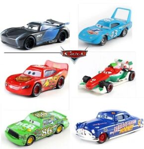 Jouet Cars Dysney Pixar 6 Voitures Collections Champion flash mc queen, storm 
