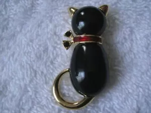 ANNE KLEIN AK SIGNED KITTY CAT BLACK AND RED ENAMEL GOLD TONE BROOCH PIN - Picture 1 of 5