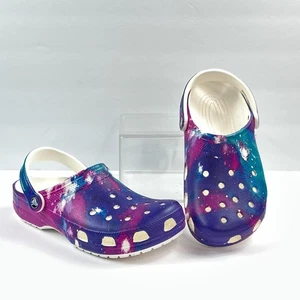 Zoccoli classici Crocs Galaxy tie dye donna 8 viola blu rosa bianco scarpe slip on - Foto 1 di 11