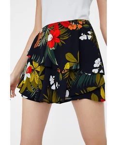 ZARA BASIC TROPICAL FLORAL RUFFLE FRILL BERMUDA SHORTS SKORT M MEDIUM 10 6 38 - Picture 1 of 8