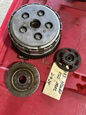 83 HONDA MAGNA 750 EMBREAGEM DE PARTIDA FABRICANTE DE EQUIPAMENTO ORIGINAL, conjunto de placa de embreagem e tampa - Imagem 1 de 4