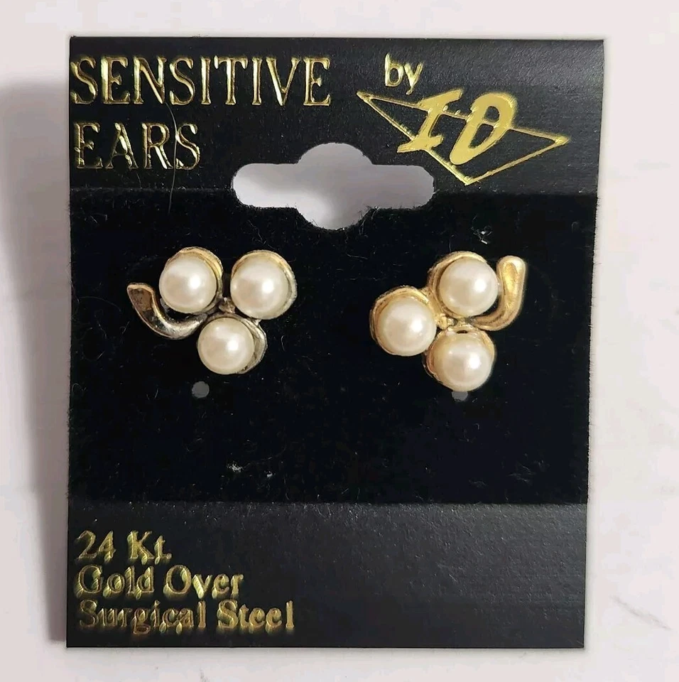 Orelhas sensíveis da I.D.  Pérolas falsas Danty ouro 24 quilates sobre poste de aço cirúrgico - Imagem 1 de 3
