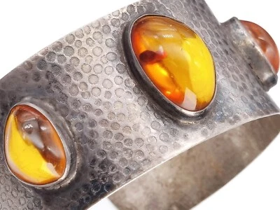 Eleganter Armreif aus 830er Silber mit großem Blüten-Bernstein – handgearbeitet - Bild 1 von 4