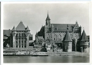 Photo-AK MARIENBURG / MALBORK / Westpr. Castle, shore, ship 30s - Picture 1 of 1