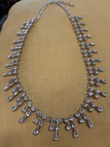 VETEMENTS Collana con nappe di cristallo austriache 20 22"