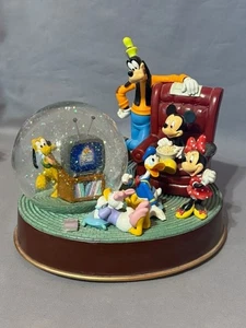 Disney Store Snowglobe Snow Globe Figurine Musical Wish Upon Star Mickey Goofy - Picture 1 of 5
