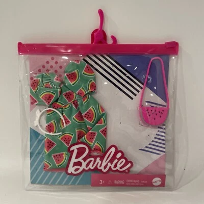 Barbie Moda Paquete Ropa Informal Tie-Dye Top Pantalones Vestido Sombrero Zapatos-¡NUEVO! Foto 1 de 2