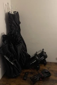 Set Of 2 Godox SL60W Videos Lights With Soft Boxes And Tripod - Picture 1 of 6