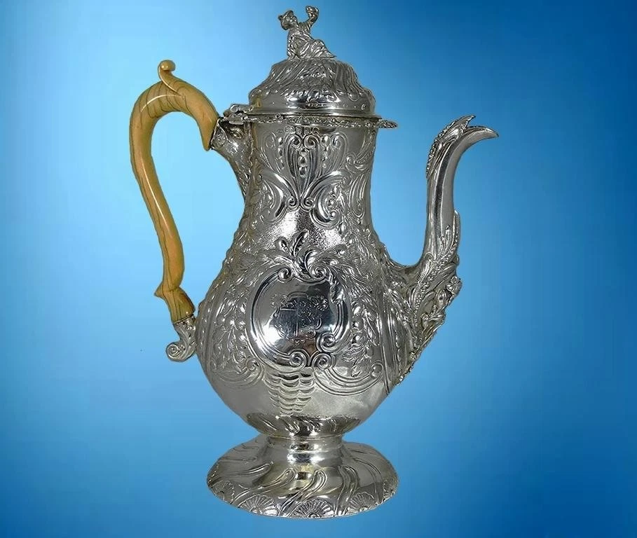 UNA EXCELENTE CAFETERA GEORGE III, REGENCIA, PLATA ESTERLINA, CHINA-MAN Foto 1 de 1