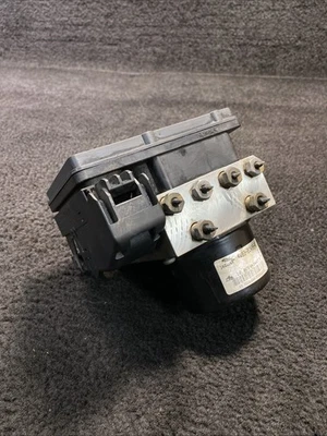 2004-2005 Jaguar XJ8 ABS Anti Lock Brake Pump Module Assy 124k 4W93-2C219-BC - Image 1 of 4