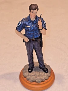 UN SALUDO A LOS PROFESIONALES DE AMÉRICA - ESTATUTO POLICIAL NUMERADO "HÉROES DE AMÉRICA" - Imagen 1 de 12