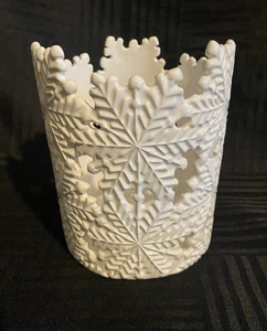 Harry Slatkin White Porcelain Ceramic Snowflake Candle Holder 2010 winter decor - Picture 1 of 7