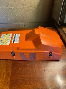 OEM Husqvarna 55 CHAINSAW Top Cover 503 60 90 GREAT USED CONDITION FREE SHIPPING - Picture 1 of 6