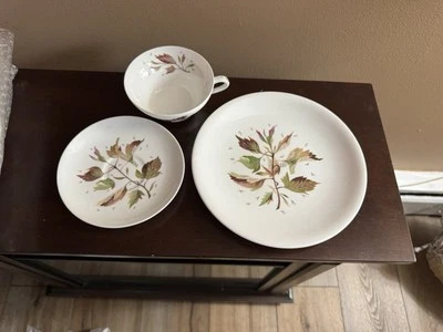 Wedgewood Bone China- Wakefield, São 17 Peças Faltando Um Prato de Bolo, - Imagem 1 de 4