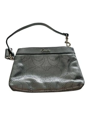 Coach Перфорированная Подпись C Серебряный Металлический Гламурный Браслет с Бирюзовой Атласной Подкладкой - Изображение 1 из 4