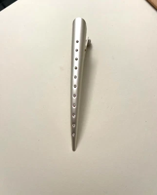 FICCARE MEDIUM BEAK CLIP- VINTAGE WHITE SILVER W/ SWAROVSKI CRYSTALS - Image 1 of 4