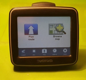 🔥Works Great🔥 TomTom Ease (1EWx00) Navigational GPS Bundle (K2) + 5' USB cable - Picture 1 of 11