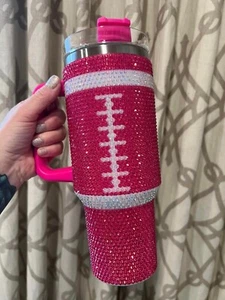 Vaso de acero inoxidable aislado reutilizable de fútbol americano rosa - 40 oz - Imagen 1 de 1