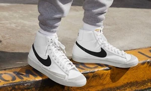 Nike Blazer Mid 77 Vintage Bianco Nero Taglia 9 US Autentico✅ - Foto 1 di 9