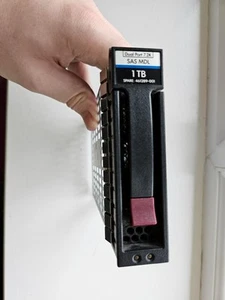 HP ProLiant 3,5" SAS SATA Hot-Swap Festplattenfach Caddy - Bild 1 von 3