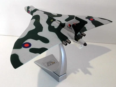 Corgi 1/144 AA31203 H.S Vulcan K.2 Tanker 50Sqn RAF Waddington - Image 1 of 4