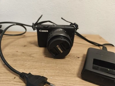 Canon EOS M10 18MP Spiegellose Systemkamera (Schwarz) - Bild 1 von 4
