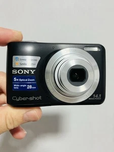 Sony Cyber-Shot DSC-S5000 14.1 MP 5x Optical Zoom Digital Camera Card 2gb getestet - Bild 1 von 15