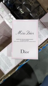Gel de ducha indulgente Miss Dior Rose con agua de rosas 175 ml - Imagen 1 de 2