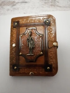 Ledergeldbörse Buchform mit Figur Handarbeit - Bild 1 von 4