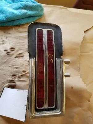 Luz trasera derecha pasajero noventa y ocho se adapta a 68 Oldsmobile 1968 98 Foto 1 de 4