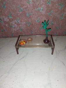Alter Kunststoff-Tisch-um 1960-70-Puppenstube-Puppenhaus- ca 1:12 - Bild 1 von 2