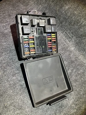 🚘2006 2007 2008 2009 JAGUAR XJ8 XJ8L VANDEN PLAS CAJA FUSIBLES DELANTERA 5W93-14A073-AC Foto 1 de 4