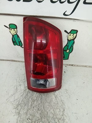 Dodge Ram 1500 2004 luz trasera, lado del pasajero (RR)  Foto 1 de 4