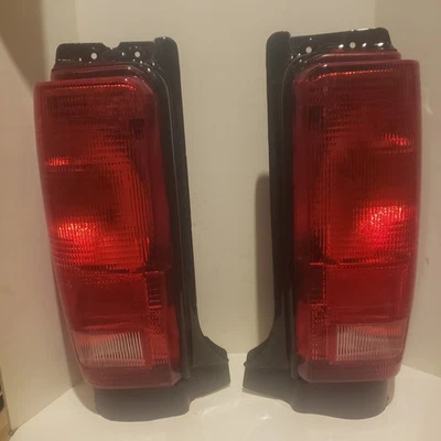 TAIL LIGHT LH & RH * 1987 - 1990 DODGE CARAVAN/ PLYMOUTH VOYAGER 1610412 1610413 - Image 1 of 4