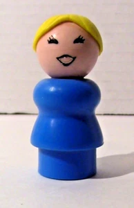 Vintage Fisher Price Little People WOMAN WITH BLUE OUTFIT BLONDE PONYTAIL - Picture 1 of 2