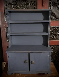 Armario retroceso madera tamaño muñeca 18" envejecido vintage en pintura azul federal - Imagen 1 de 15
