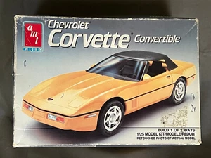 AMT 1989 #6076 Chevrolet Corvette Convertible 1:25 Scale Model Car Kit - Picture 1 of 10