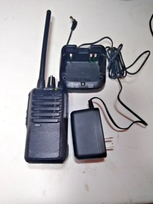 ICOM IC-F3001 VHF 136-174 MHZ 16 CH 5W PORTABLE RADIO - Image 1 of 4