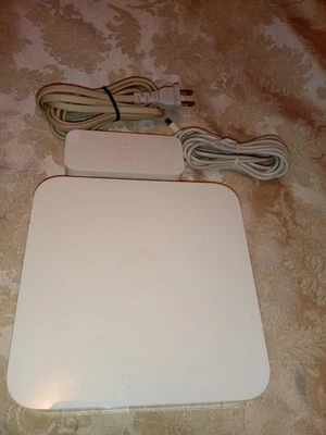 Базовая станция беспроводной маршрутизатор Apple A1143 Airport Extreme белый цвет. - Изображение 1 из 4