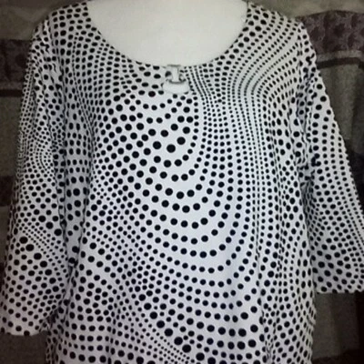 1x BLUSA TOP MUJER LÍNEA ACENTO PLATEADO @ PECHO MANGAS 3/4 ESPIRAL NEGRO/BLANCO Foto 1 de 4